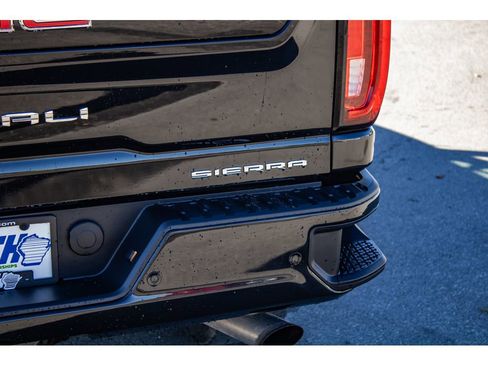 Used 2023 GMC Sierra 2500 Denali w/ Denali Ultimate Package image 13