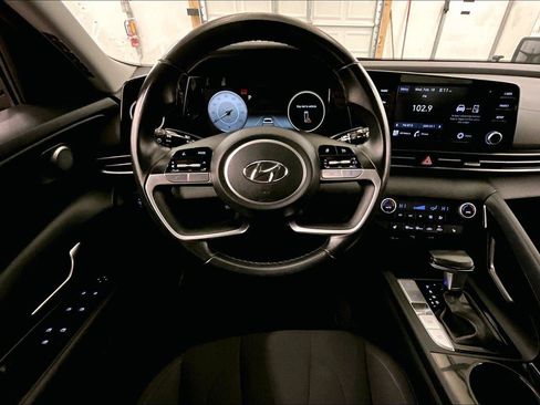 Used 2021 Hyundai Elantra SEL w/ Convenience + Premium Package image 5