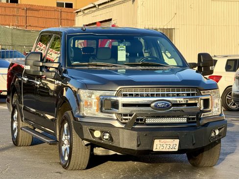 Used 2018 Ford F150 XLT w/ Equipment Group 302A Luxury RWD image 4