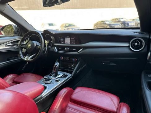 Used 2022 Alfa Romeo Stelvio Veloce AWD/4WD image 17