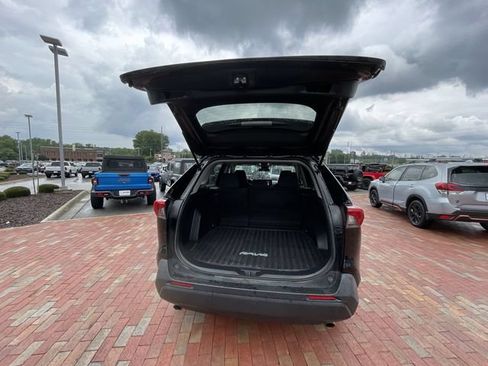 Used 2021 Toyota RAV4 LE FWD image 30
