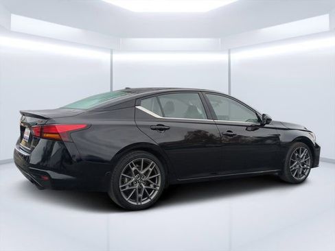 Used 2023 Nissan Altima 2.0 SR image 3