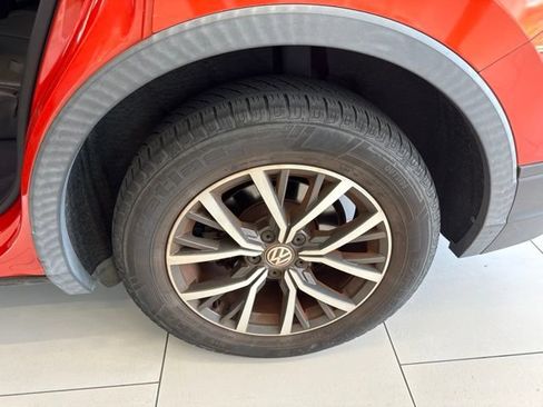 Used 2019 Volkswagen Tiguan SE w/ Panoramic Sunroof Package FWD image 6