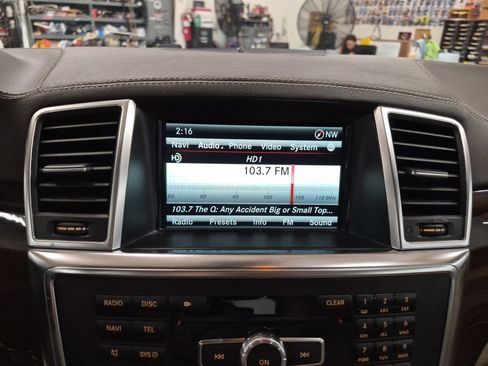 Used 2014 Mercedes-Benz GL 450 4MATIC image 37