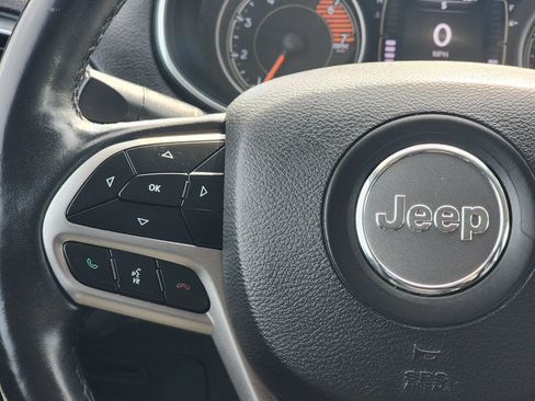 Used 2019 Jeep Cherokee Latitude Plus w/ Cold Weather Group AWD/4WD image 11
