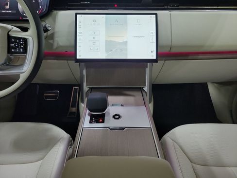 New 2025 Land Rover Range Rover SE image 27