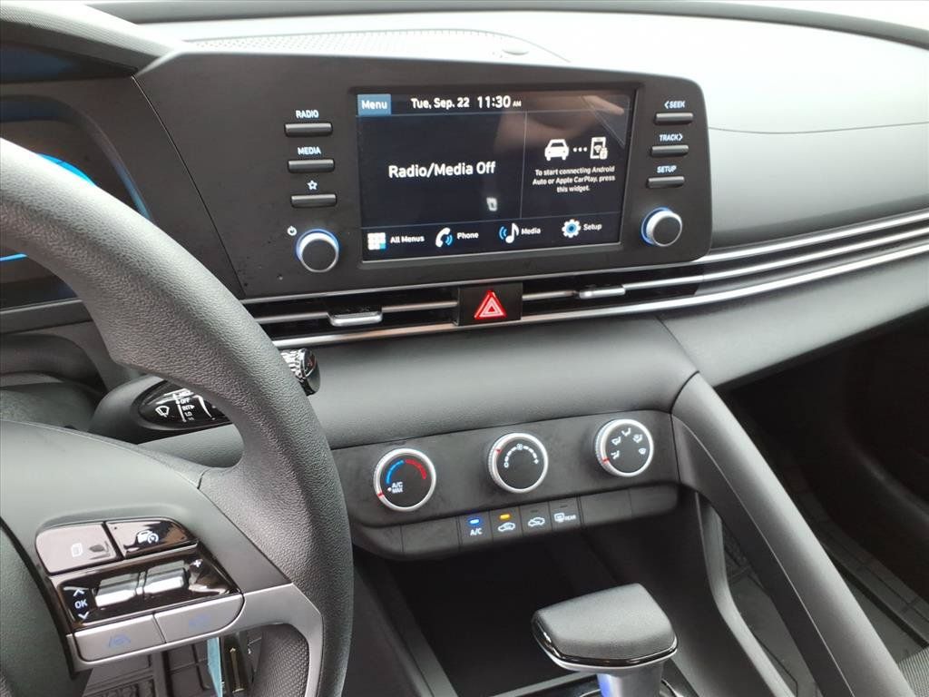 Used 2026 Hyundai Elantra SE FWD image 26