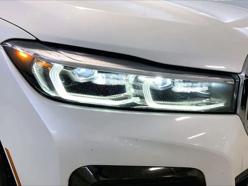 Used 2022 BMW 750i xDrive w/ Luxury Rear Seating Package AWD/4WD image 27