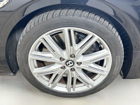 Used 2024 Bentley Flying Spur V8 AWD/4WD image 11