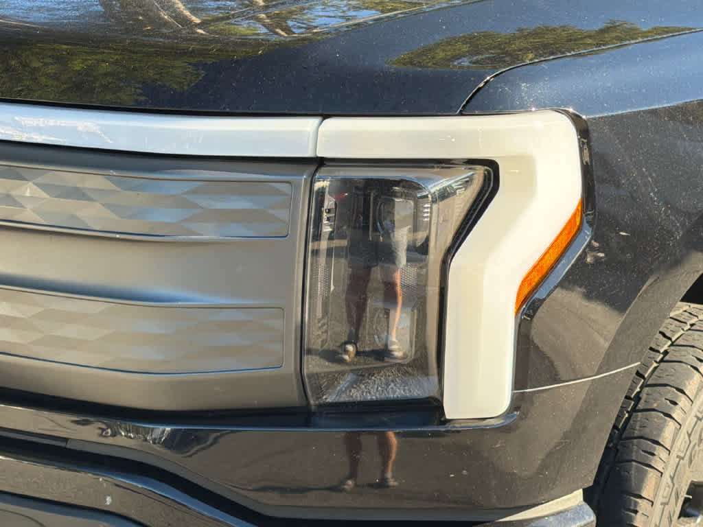 Used 2022 Ford F150 Lightning Lariat AWD/4WD image 4