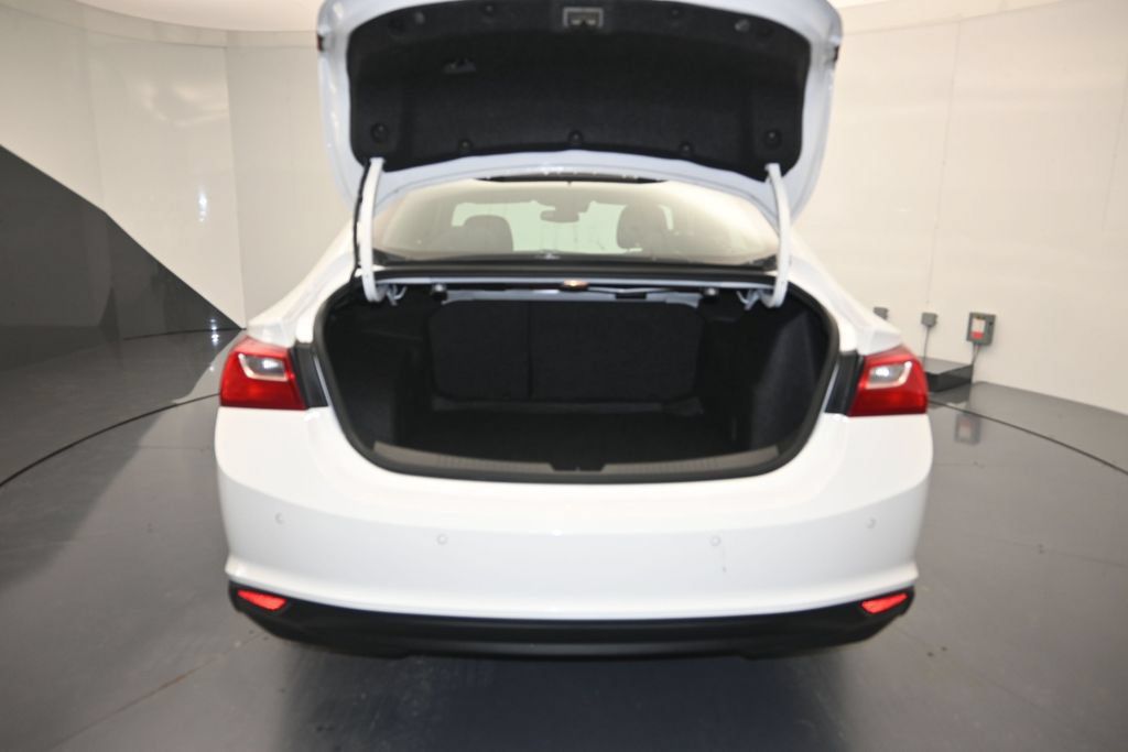 Certified 2025 Chevrolet Malibu LT FWD image 24