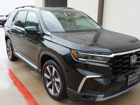 Used 2023 Honda Pilot Elite image 3