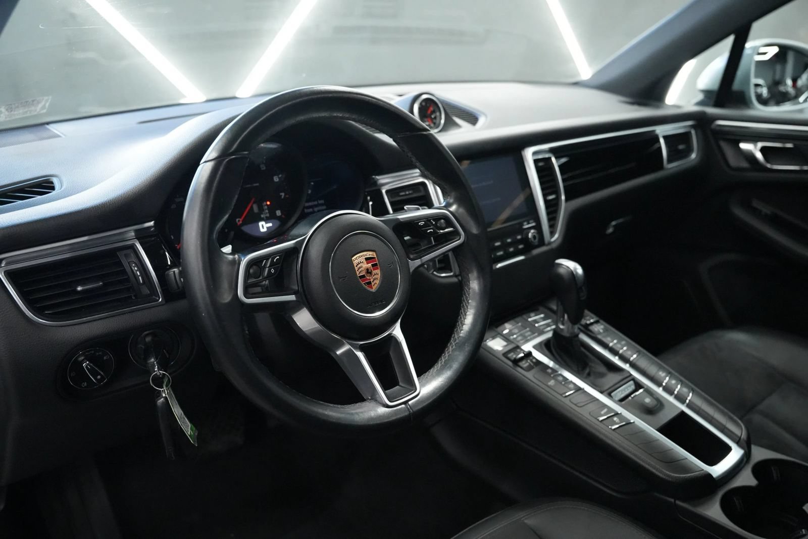 Used 2018 Porsche Macan Sport Edition AWD/4WD image 26