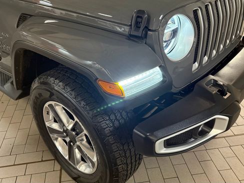 Used 2021 Jeep Wrangler Unlimited Sahara AWD/4WD image 13