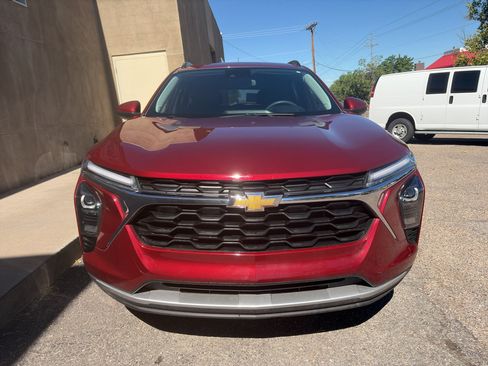 Used 2024 Chevrolet Trax LT FWD image 9