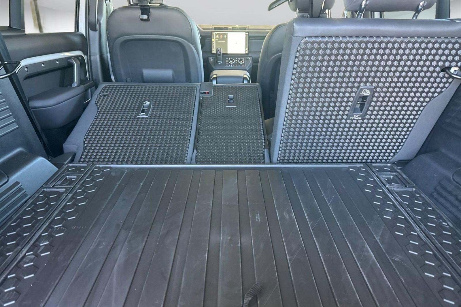 New 2026 Land Rover Defender 110 X-Dynamic SE AWD/4WD image 24