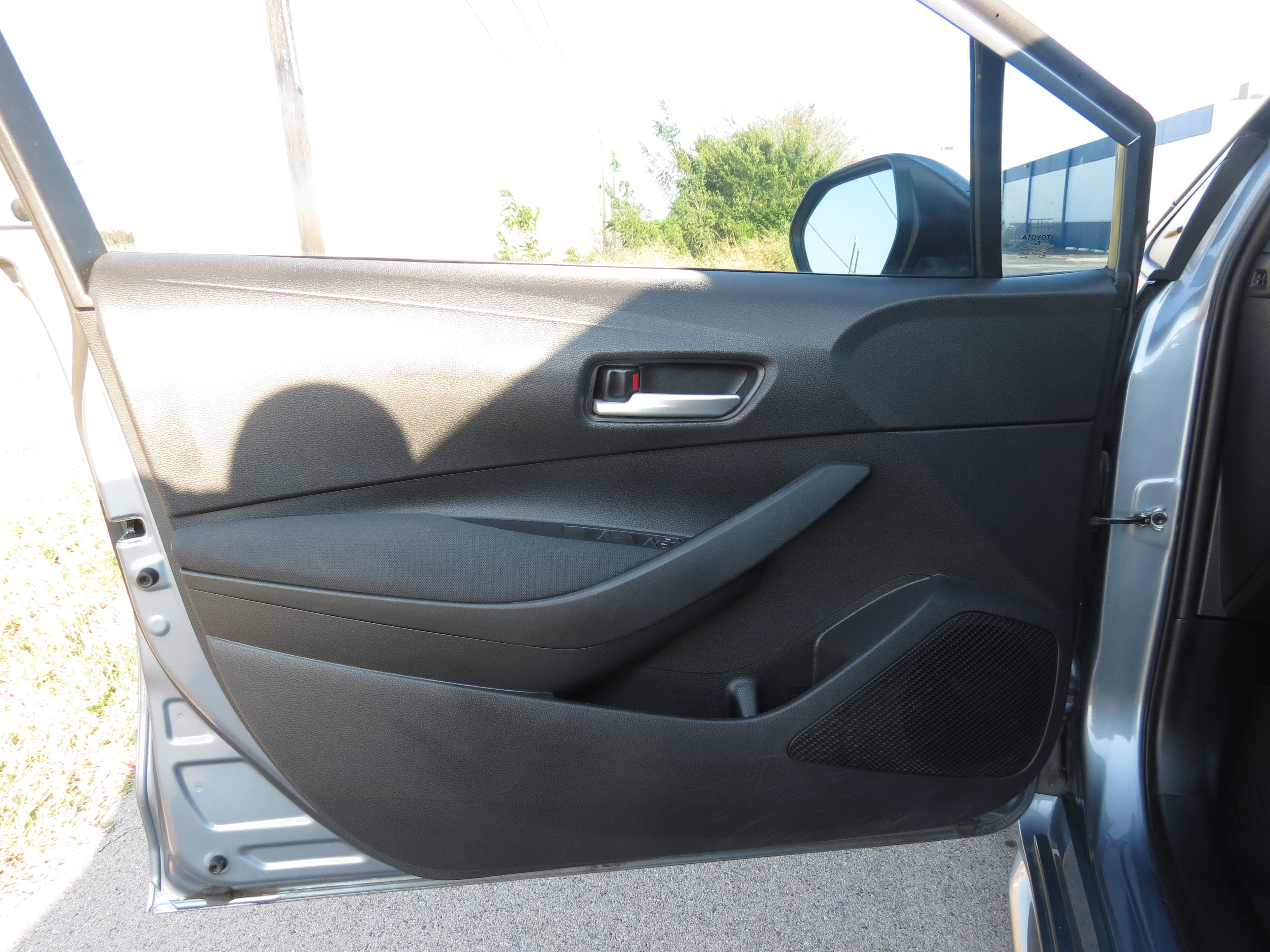 Used 2020 Toyota Corolla LE FWD image 22