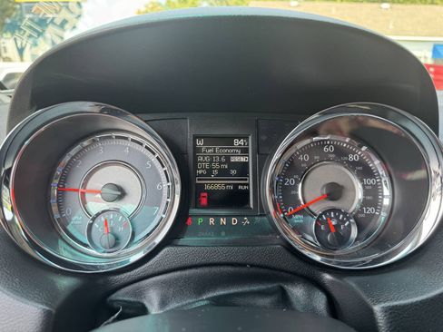 Used 2014 Chrysler Town & Country Touring w/ Driver Convenience Group FWD image 21