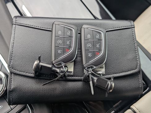 Used 2024 Cadillac Escalade ESV Sport w/ LPO, ONYX Package image 39