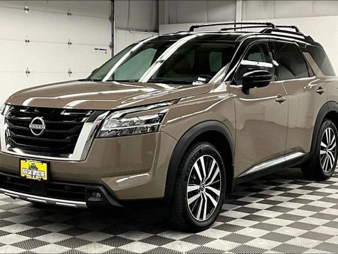 Used 2023 Nissan Pathfinder Platinum AWD/4WD image 12