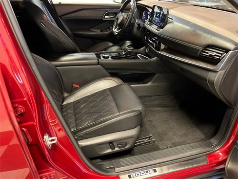 Used 2021 Nissan Rogue Platinum image 11