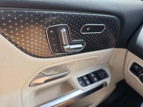 Used 2025 Mercedes-Benz GLB 250 image 13