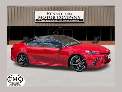 Used 2025 Toyota Camry XSE FWD image 1