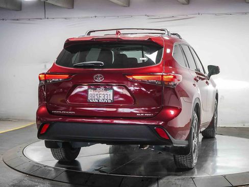 Certified 2020 Toyota Highlander XLE image 6