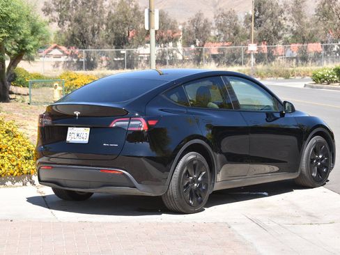 Used 2022 Tesla Model Y Long Range image 29