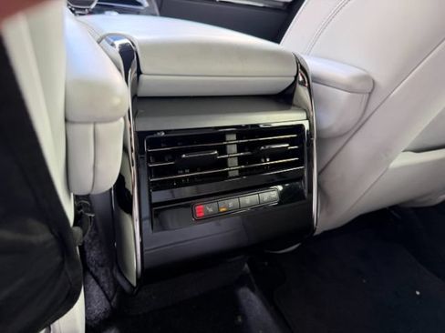 Used 2025 Land Rover Range Rover Sport SE AWD/4WD image 15