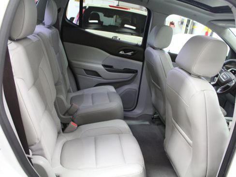 Used 2017 GMC Acadia SLT image 31