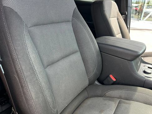 Used 2023 Chevrolet Traverse LT FWD image 21