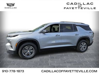 Used 2025 Chevrolet Traverse LT