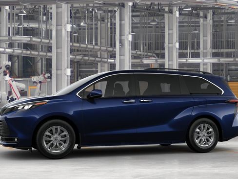 New 2025 Toyota Sienna XLE image 3