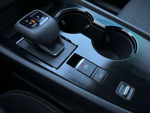 Used 2023 Nissan Rogue SV image 34