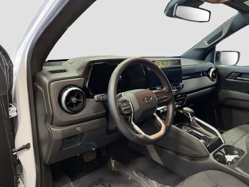 Used 2025 Chevrolet Colorado Z71 w/ Technology Package AWD/4WD image 9
