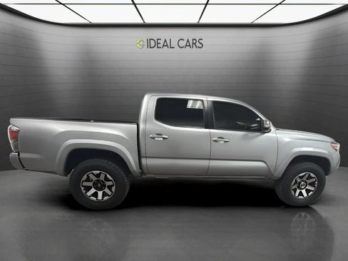 Used 2017 Toyota Tacoma Limited w/ Tow Package AWD/4WD image 4