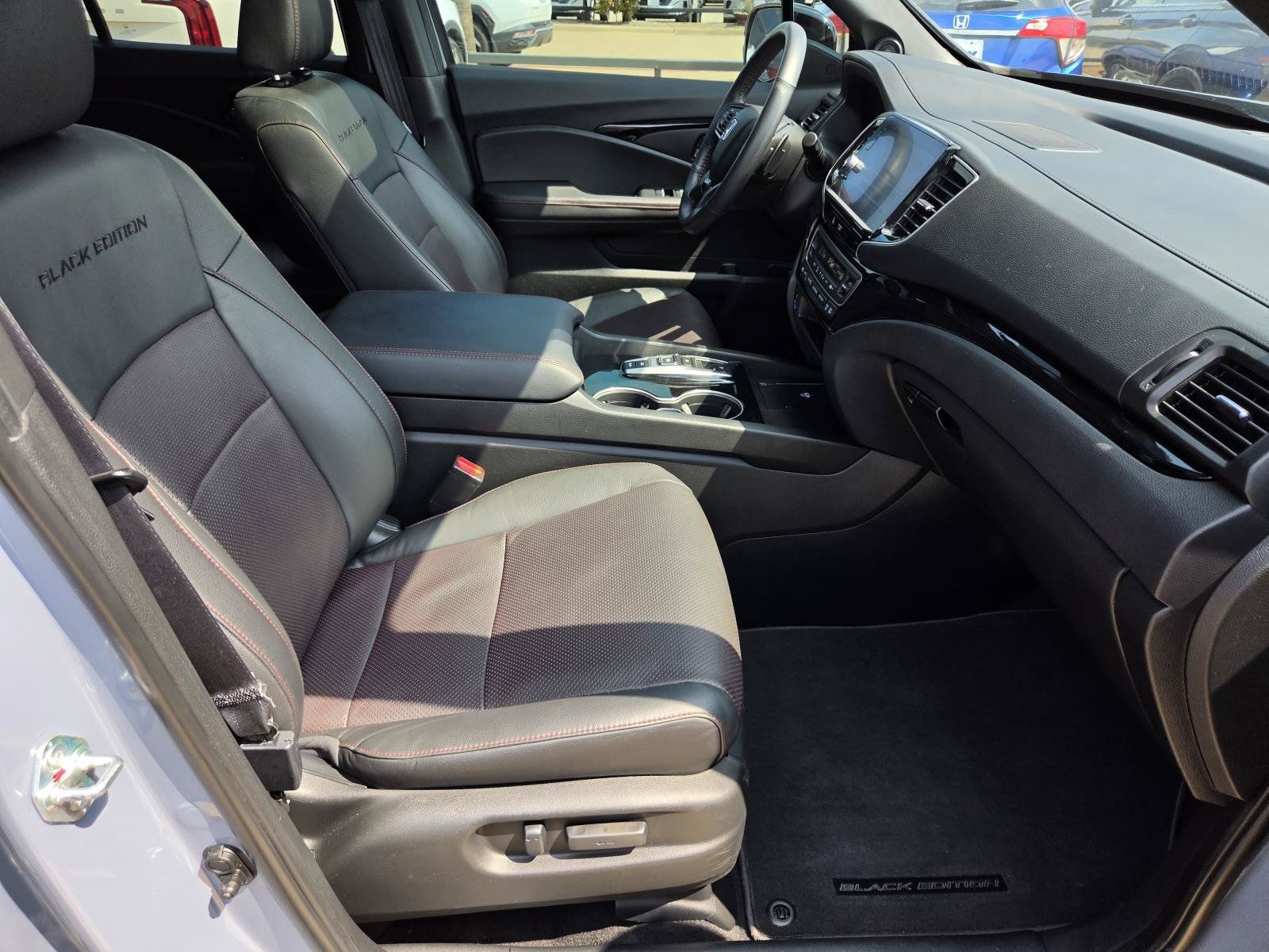 Used 2025 Honda Ridgeline Black Edition image 8