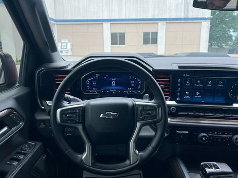 Used 2024 Chevrolet Silverado 1500 LT Trail Boss w/ Convenience Package II AWD/4WD image 32