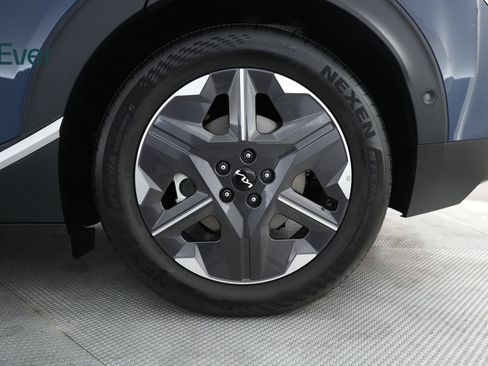 Used 2025 Kia EV6 Light w/ Light LR Technology Package RWD image 9