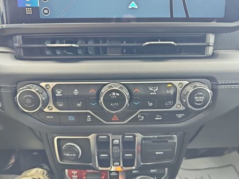 Used 2024 Jeep Wrangler Unlimited Rubicon 4xe w/ Technology Group image 27