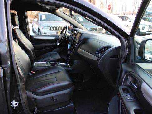 Used 2018 Dodge Grand Caravan GT image 27