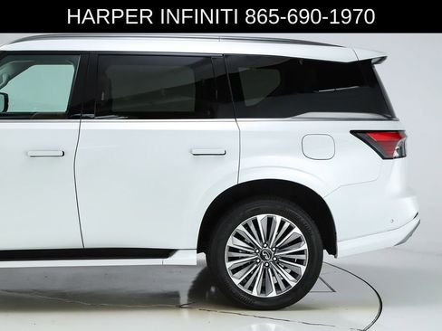 Used 2025 INFINITI QX80 Sensory AWD/4WD image 4