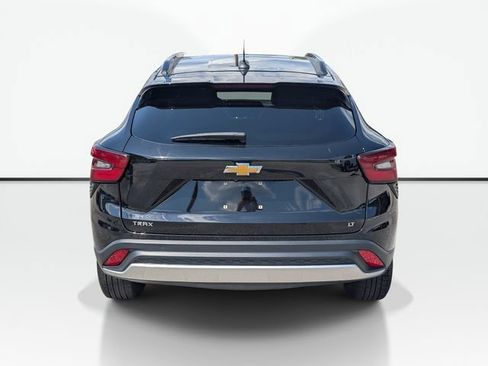 Used 2025 Chevrolet Trax LT FWD image 8