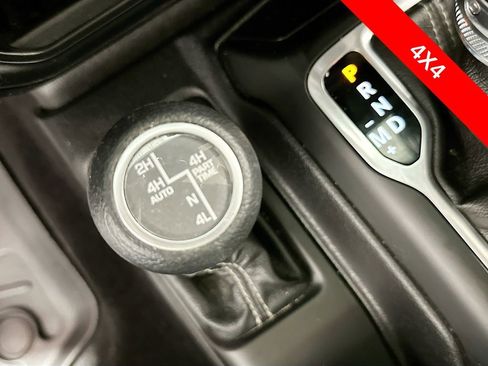 Used 2018 Jeep Wrangler Unlimited Sahara w/ Dual Top Group AWD/4WD image 32
