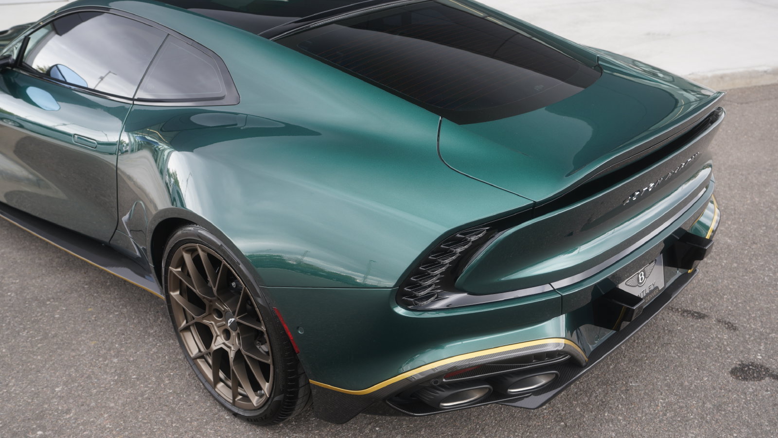 Used 2025 Aston Martin Vanquish RWD image 10