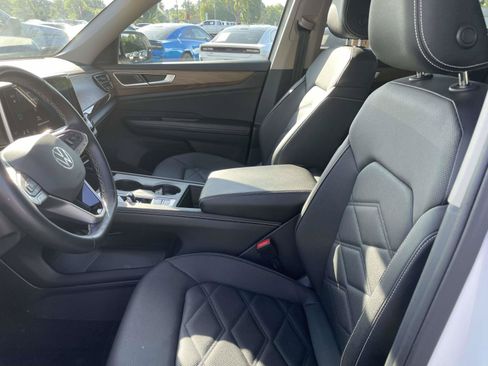 Used 2025 Volkswagen Atlas SE FWD image 18