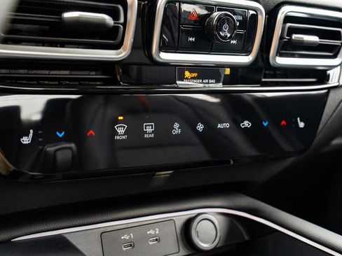 New 2026 Nissan Sentra SR w/ SR Premium Package FWD image 18