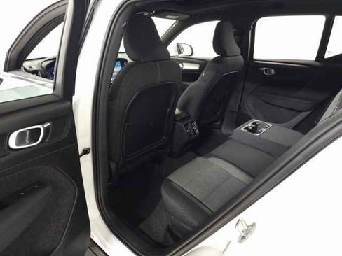 Used 2025 Volvo XC40 B5 Core image 31