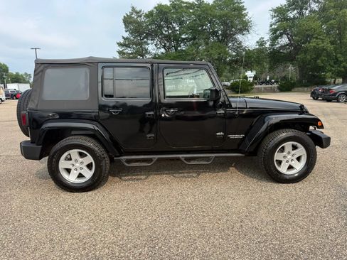 Used 2007 Jeep Wrangler Unlimited Sahara AWD/4WD image 7
